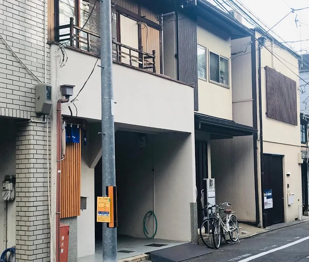 Guest house ファミリー向け民泊 かつら 二条城近くの和風座敷 Hotel Kyoto