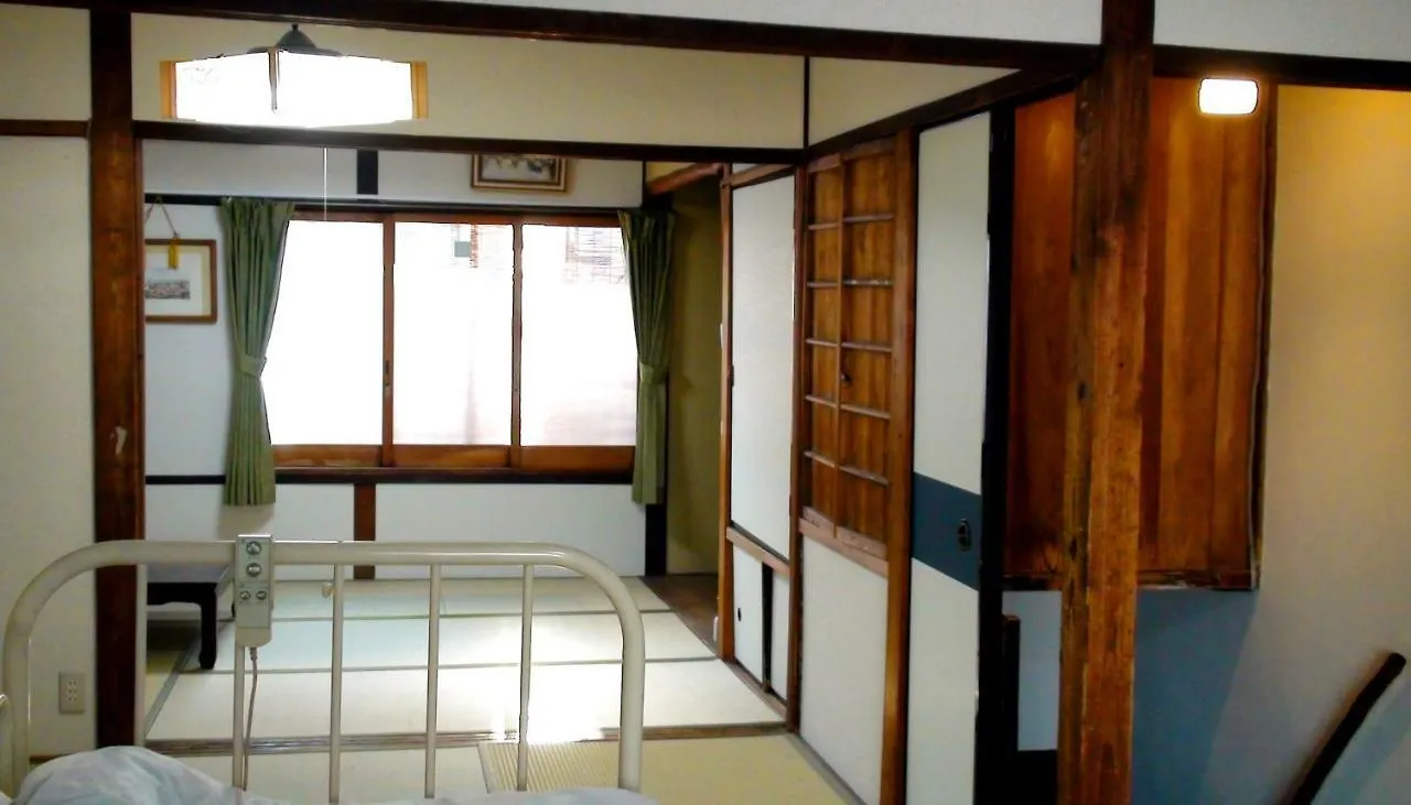 Guest house ファミリー向け民泊 かつら 二条城近くの和風座敷 Hotel Kyoto Japan
