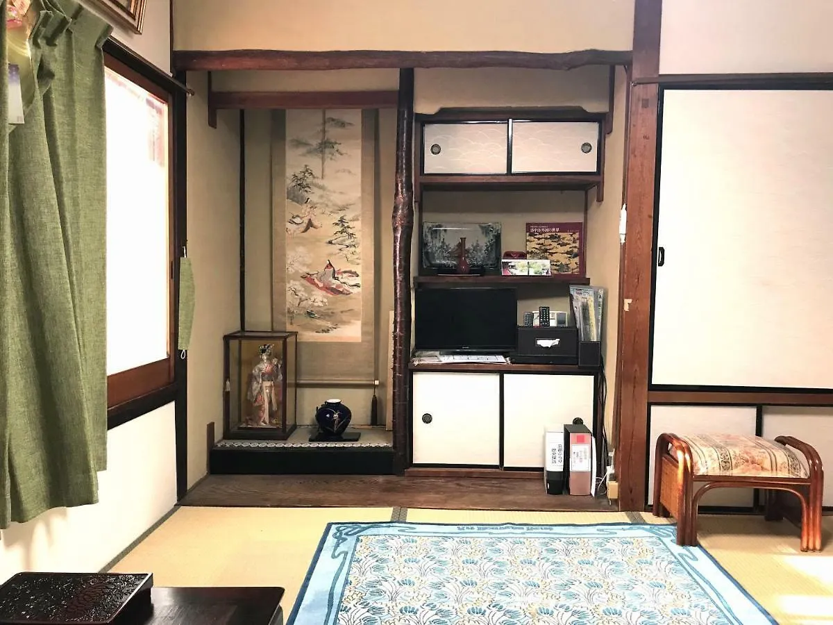 ファミリー向け民泊 かつら 二条城近くの和風座敷 Hotel Kyoto 0*,  Japan