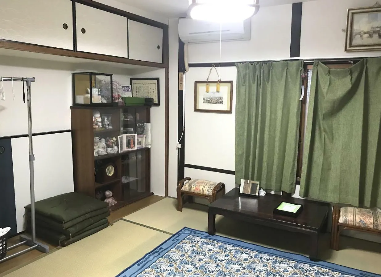 Guest house ファミリー向け民泊 かつら 二条城近くの和風座敷 Hotel Kyoto